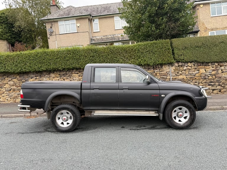 2001 Mitsubishi L200 DOUBLE CAB D/C 4X4 BLACK PICK UP Diesel Manual