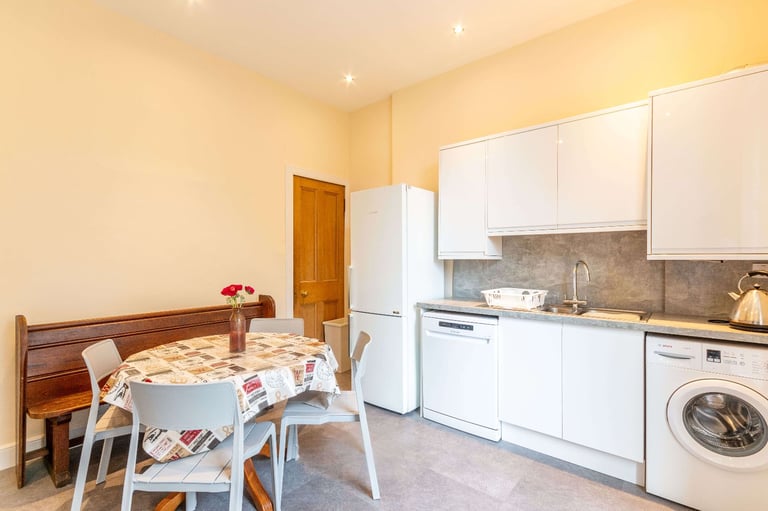 Beautiful, 4 bedroom, 5 person, 1st floor, HMO flat in Newington – available NOW 