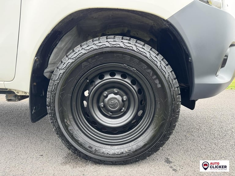 2020 Toyota Hilux 2.4 D-4D Active Pickup Extended Cab 4dr Diesel Manual 4WD Euro 6 (3.5t) (15 Pic...