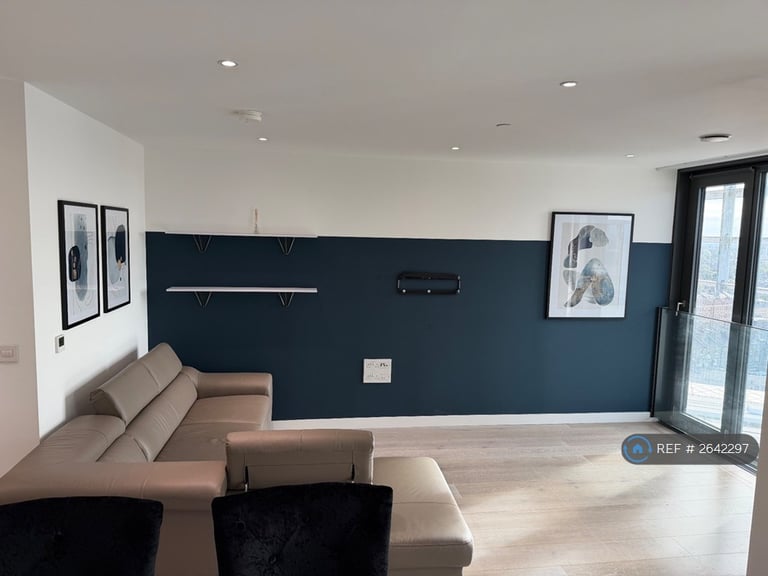 2 bedroom flat in City North East Tower, London, N4 (2 bed) (#2642297)