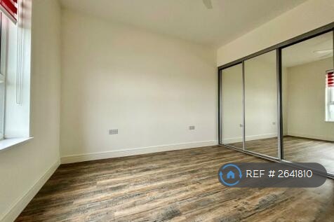 1 bedroom flat in Marina Heights, Gillingham, ME7 (1 bed) (#2641810)