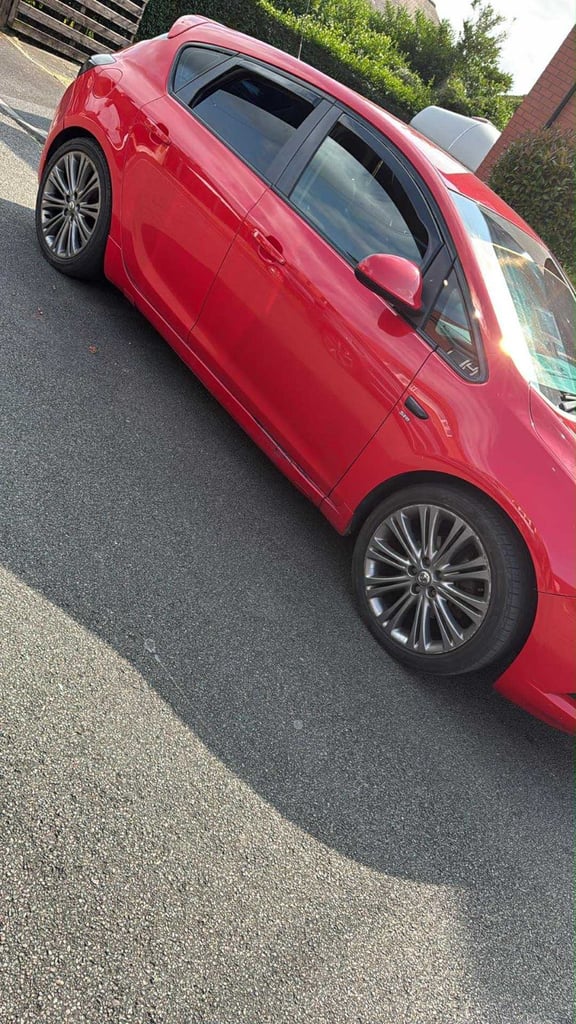 Vauxhall, ASTRA, Hatchback, 2012, Manual, 1956 (cc), 5 doors