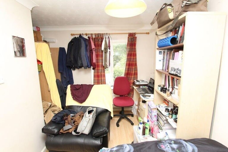 Limehouse  Room available Now