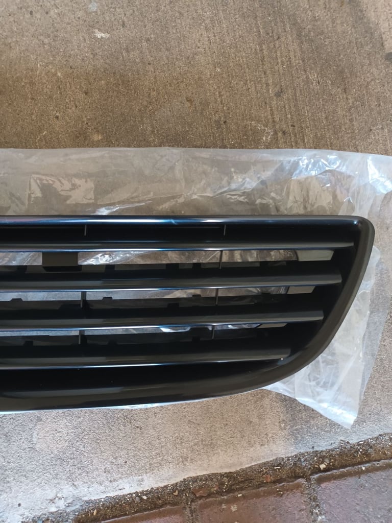 Vauxhall zafira a grill and eye brows