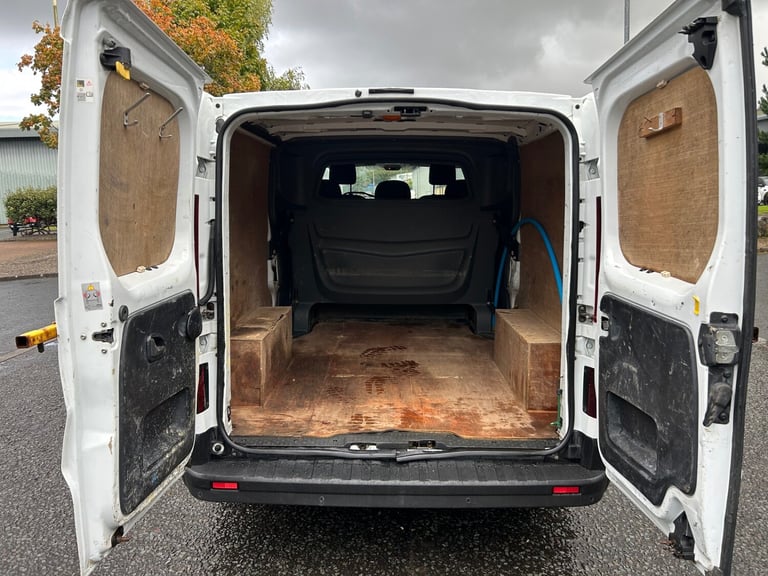 2017 Renault Trafic LL29 ENERGY dCi 125 Business+ lwb  Crew cab Van euro 6 no vat vat Crew Van Di...