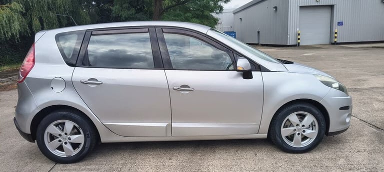 2009 Renault Scenic 1.9 dCi Dynamique 5dr MPV Diesel Manual