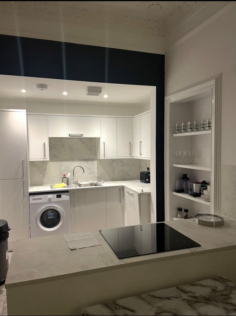 DOUBLE BEDROOM for flat share in very spacious, 3 bed HMO flat in Bruntsfield – available NOW