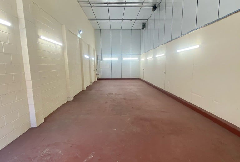 Best Unit in Rhyl for Motor Trade,  Commercial Unit to let 1,117 sq. ft. for Just £195/Week