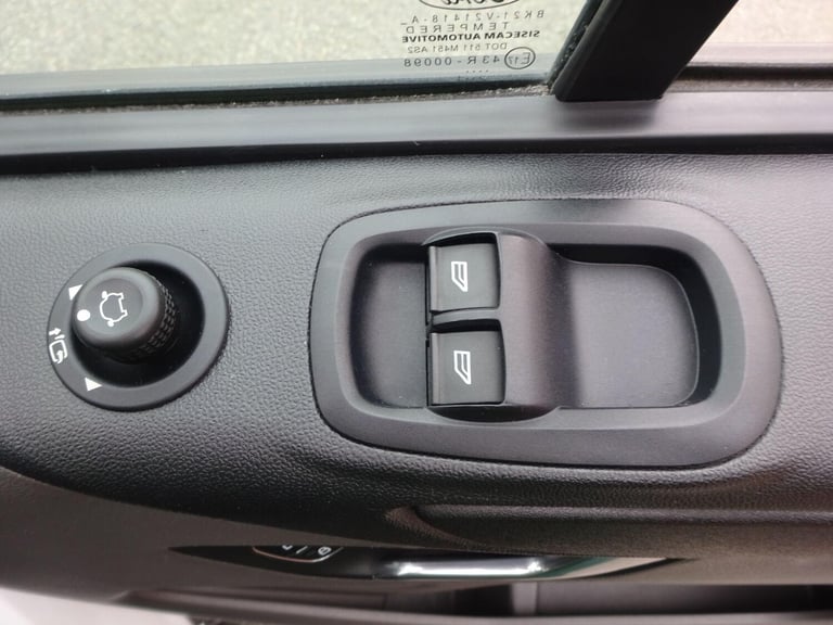 2021 Ford Transit Custom 2.0 320 EcoBlue Trend Kombi L2 H1 Euro 6 (s/s) 5dr MPV Diesel Manual