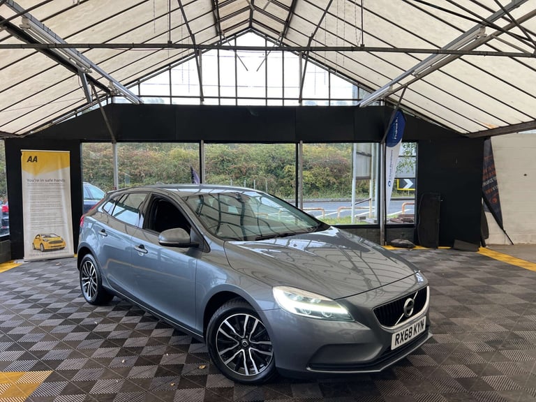 2018 Volvo V40 D3 [4 Cyl 150] Momentum Nav Plus 5dr Geartronic HATCHBACK DIESEL Automatic