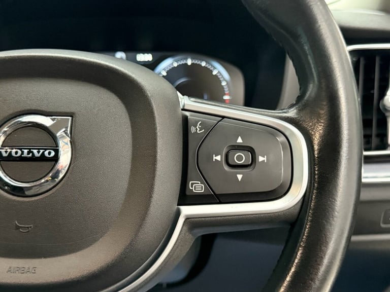 2019 68 VOLVO V60 2.0 D4 MOMENTUM ESTATE 5DR DIESEL AUTO EURO 6 (S/S) (190 PS) D