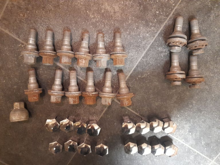 Wheel nuts for peugeot or citroen 