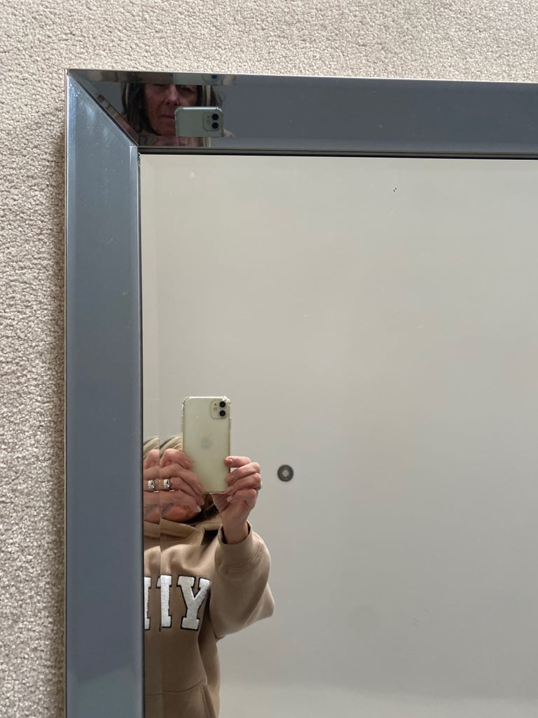 Large mirror 