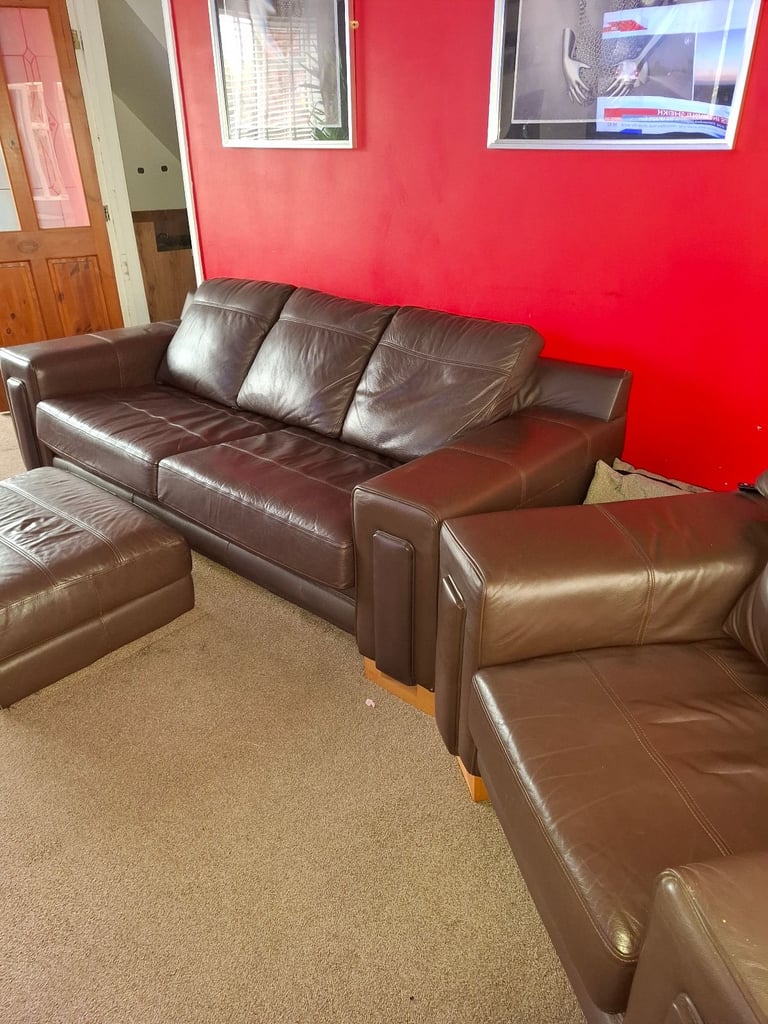image for BROWN LEATHER SUITE