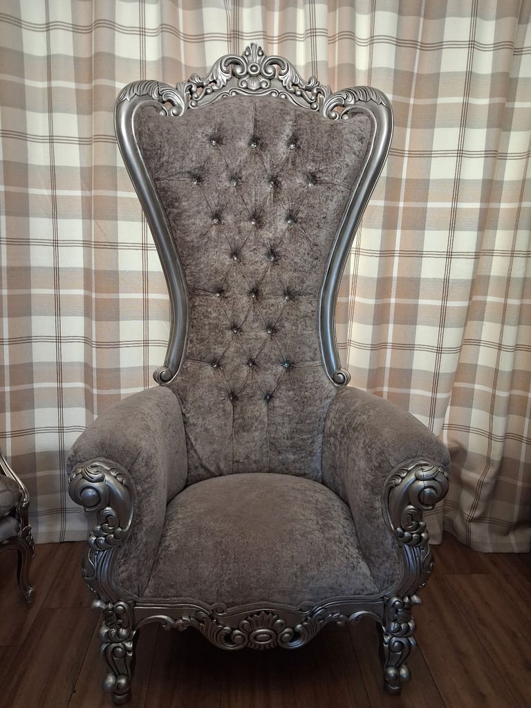 Large throne style chair 