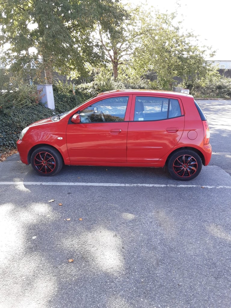 Kia Picanto LX with 2 keys, long mot, extensive service history,A/C,free to use in clean air zones! 