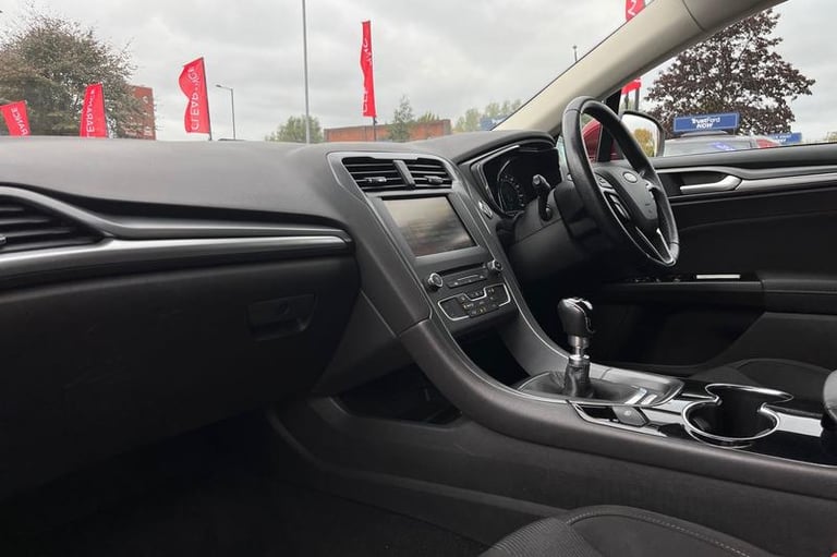 2016 Ford Mondeo 2.0 TDCi Titanium 5dr ** Sync 2 - Bluetooth / USB Connection ** Manual Hatchback...
