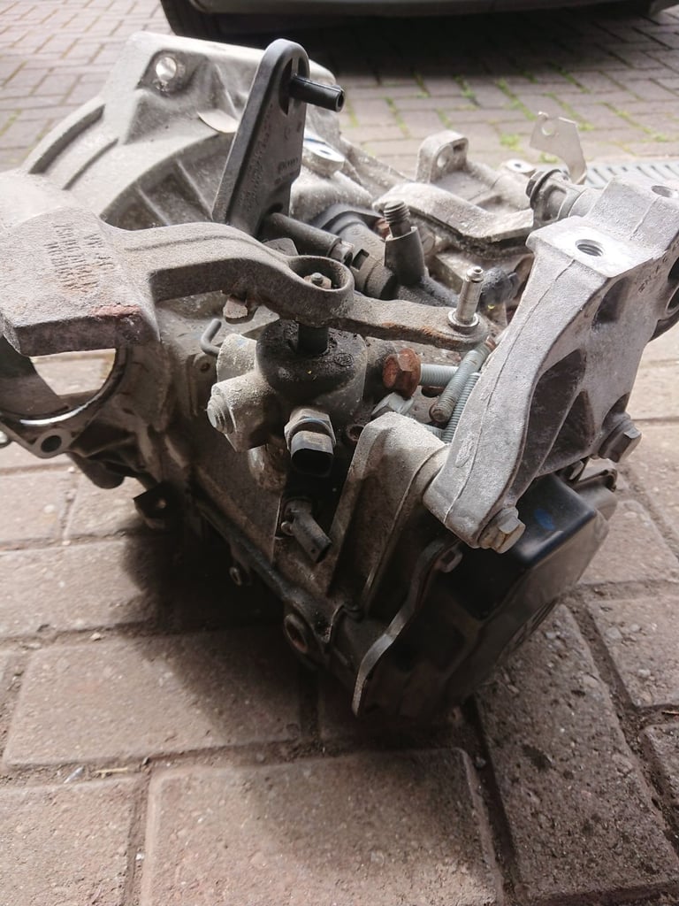 Vw golf mk6 silver 1.6tdi breaking 