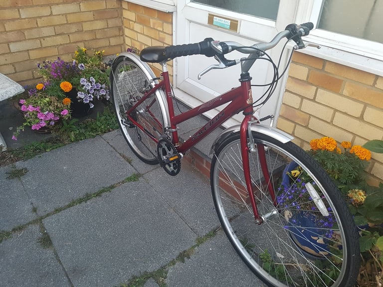 LADIES RALEIGH HYBRID BIKE 700c WHEEL BIKE 17" FRAME GOOD CONDITION