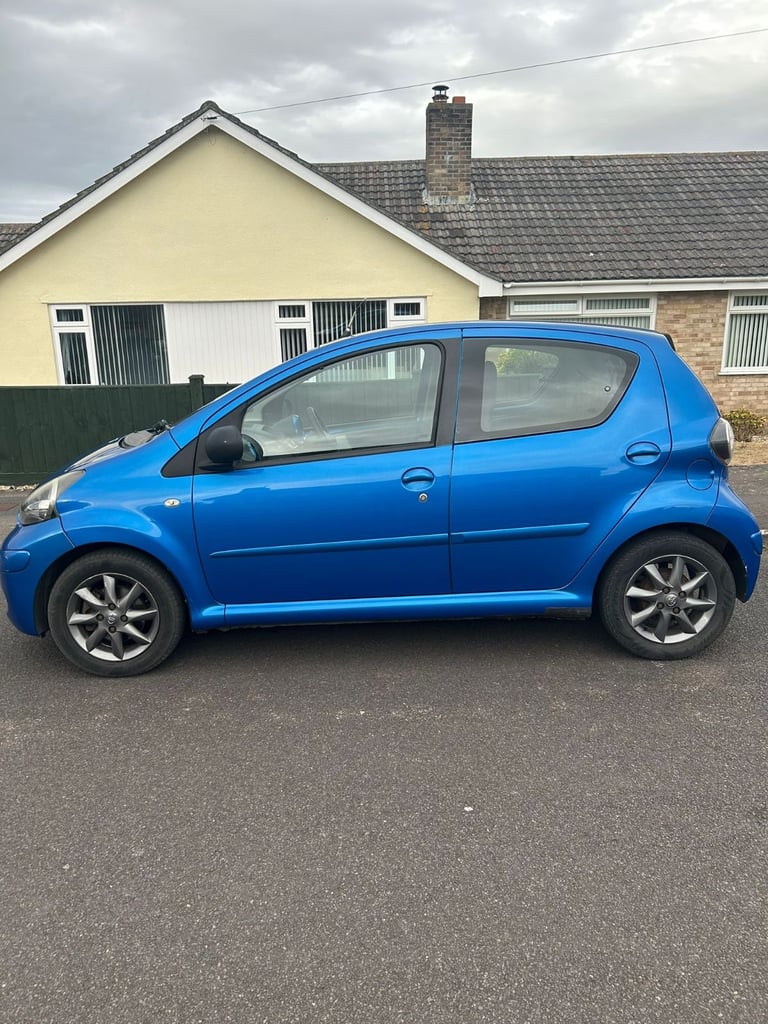 Toyota, AYGO, Hatchback, 2010, Manual, 998 (cc), 5 doors