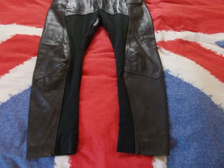 J&S Black Leather Motorcycle Trousers with Belt Size 16 Armoured