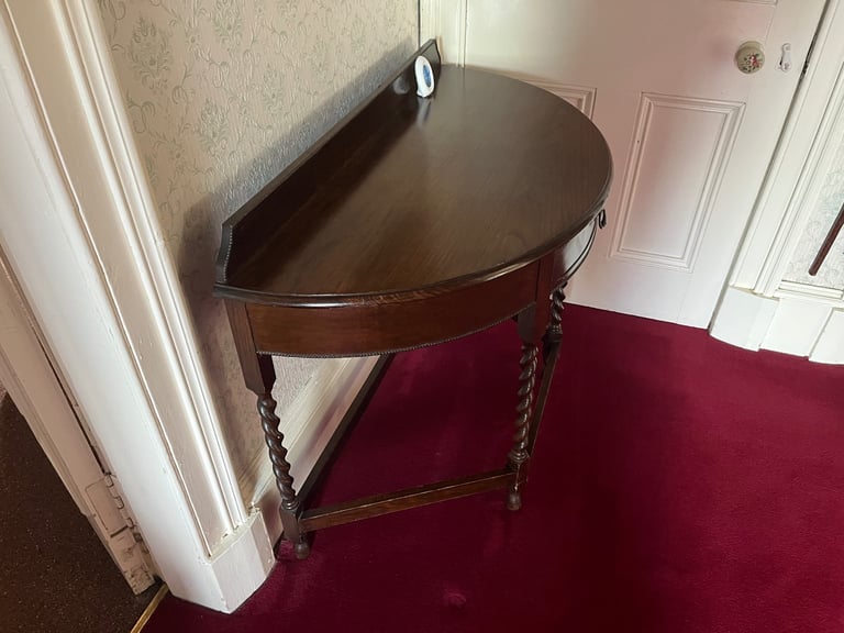 Hall table and mail box