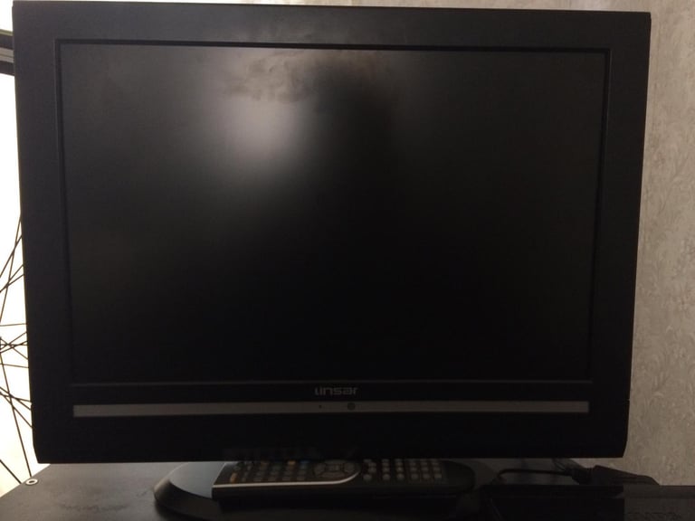 Linsar 21in Television & Remote Control