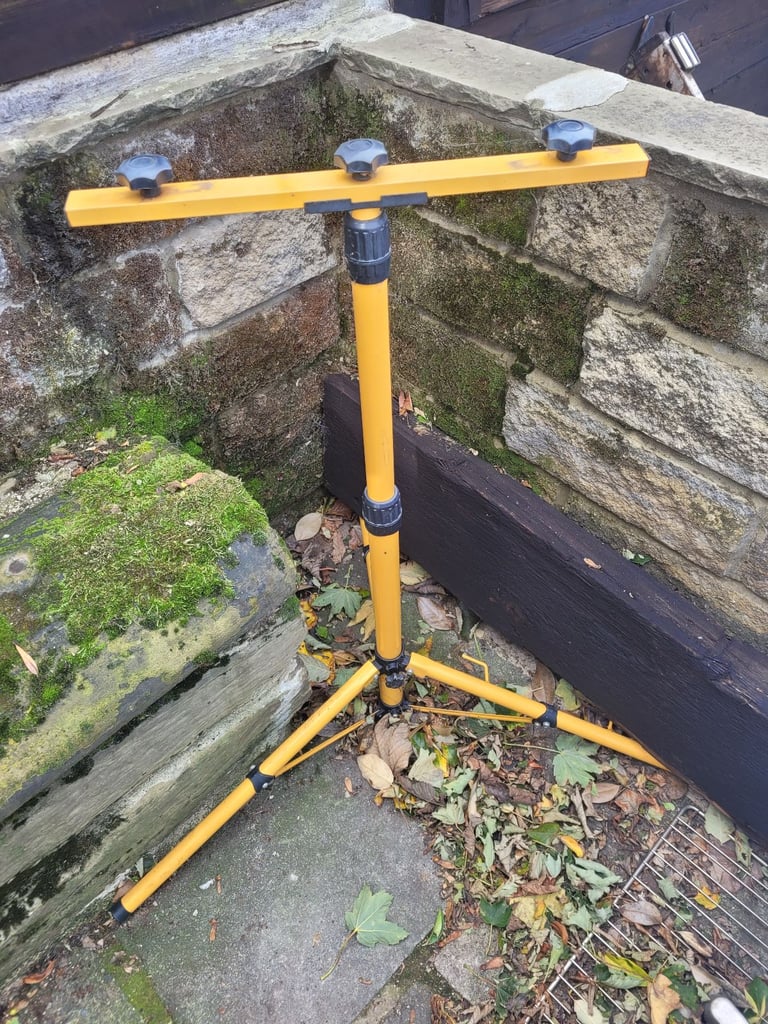 Adjustable builders light tripod NO LIGHTS JUST STAND