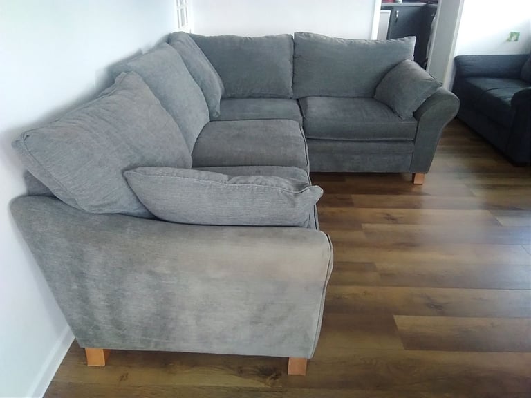 £40 no offers Kennington corner suite.Grey Velour substantial corner sofa.Edenbridge TN8 6DL
