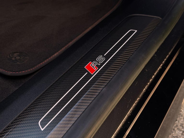 2023 Audi RS e-tron GT 93.4kWh Carbon Vorsprung Saloon 4dr Electric Auto quattro (598 ps) COUPE E...