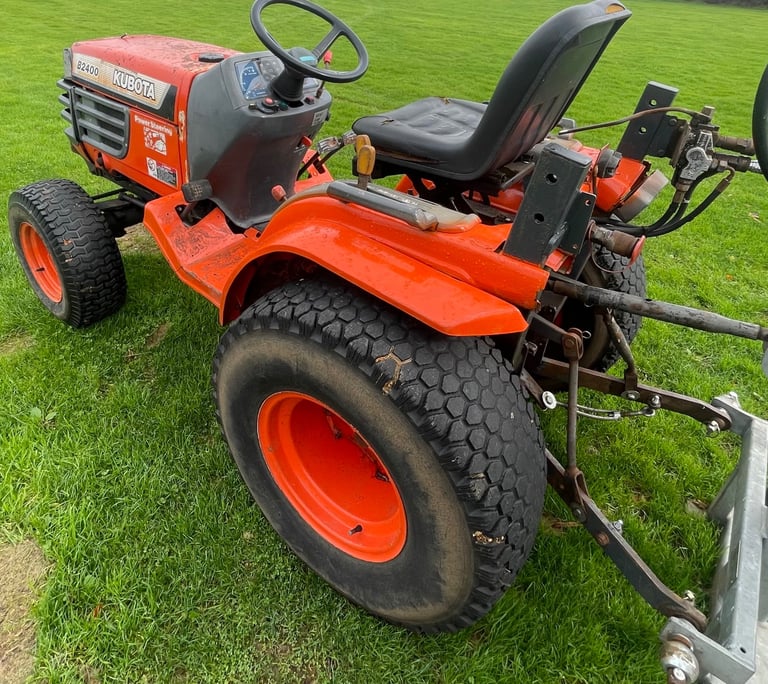 Kubota B2400 compact tractor 