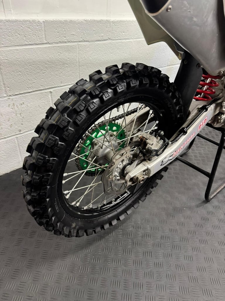 2017 Kawasaki KXF 250 Fantastic condition motocross bike with warranty 