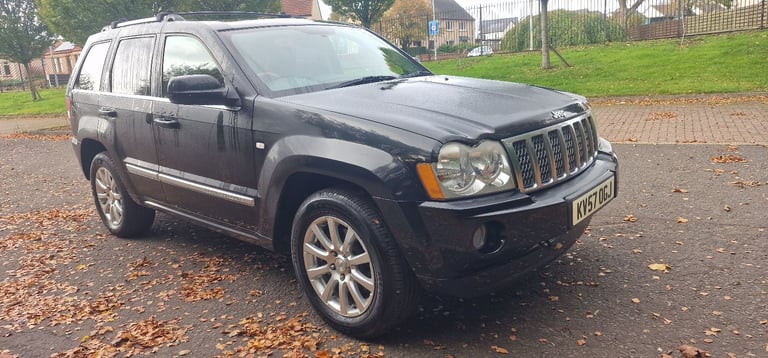 JEEP GRAND CHEROKEE OVERLAND 3LITRE CRD 4X4 FACTORY BLACK. FULL MOT