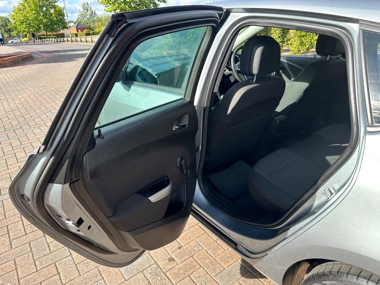 2011 Vauxhall Astra 1.4 16v Exclusiv Euro 5 5dr HATCHBACK Petrol Manual