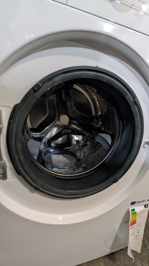  BOSCH SERIES 6 WHITE WASHING MACHINE 9KG-1400RPM SPIN-ANTI STAIN-QUICK WASH-TOP SPEC - EX DISPLAY