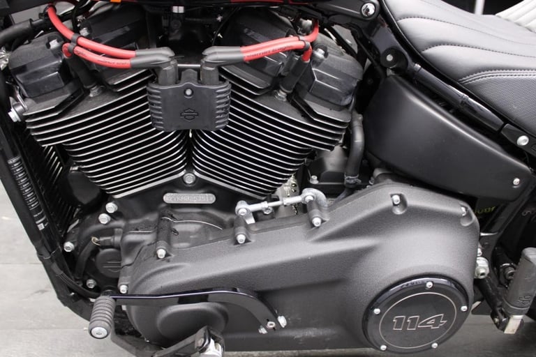 2021 Harley-Davidson FXBBS Softail Street Bob in Vivid Black