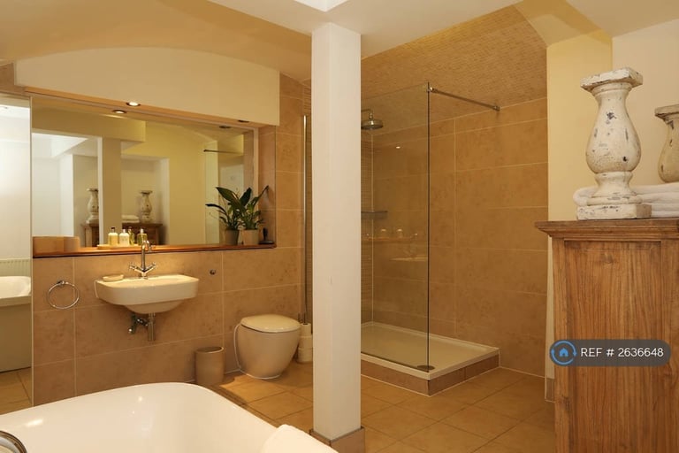 1 bedroom flat in Grove House, Bristol, BS8 (1 bed) (#2636648)
