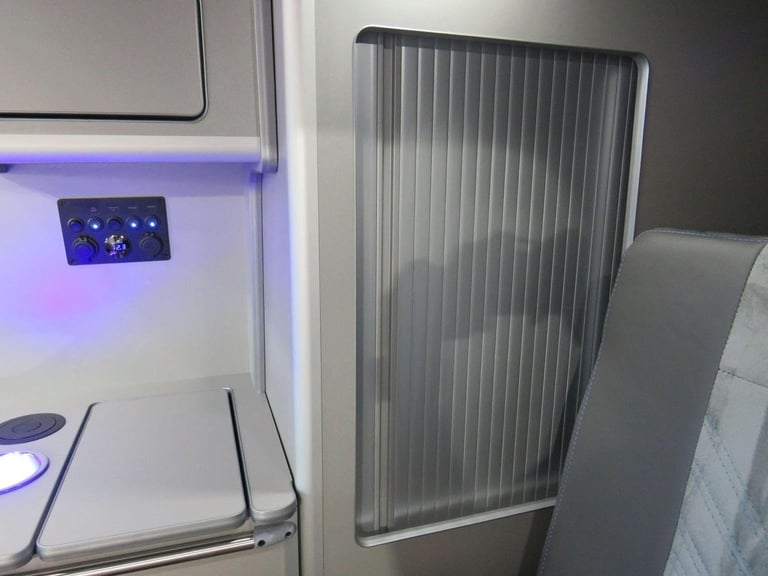 FORD TRANSIT CUSTOM 300 Limited Camper Van - Day Van - Motohome Black Manual Die