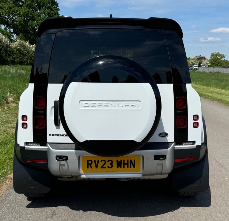 2023 Land Rover Defender 90 3.0 D250 MHEV Hard Top Fuji White - 14,825 Miles 