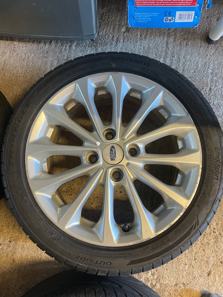 Ford fiesta 16 inch alloy wheels New tyres 