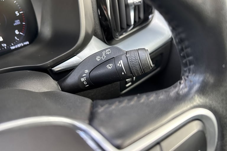 2019 Volvo XC60 2.0 B4 MHEV Momentum Auto AWD Euro 6 (s/s) 5dr SUV DIESEL Automatic