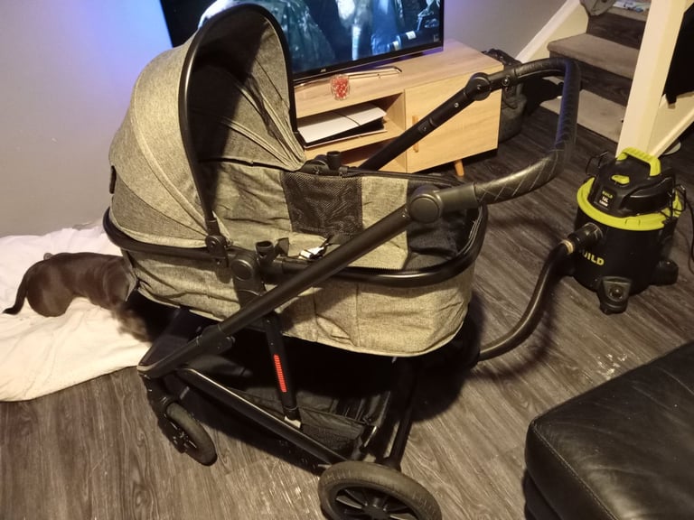 Grey 2-1 pram 