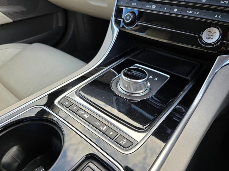 2016 Jaguar XE 2.0d Prestige Auto Euro 6 (s/s) 4dr Saloon Diesel Automatic