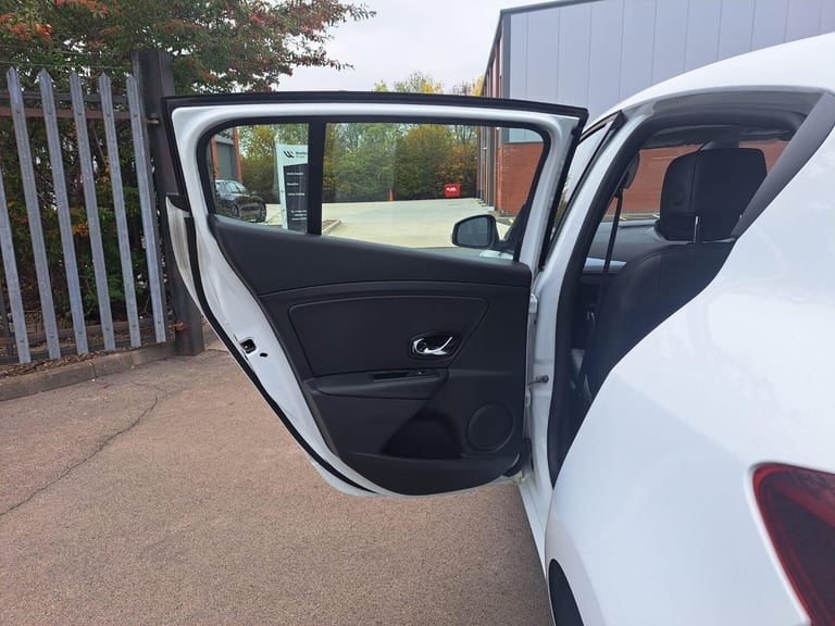 2015 Renault Megane 1.5 dCi Dynamique Nav Euro 6 (s/s) 5dr HATCHBACK Diesel Manual