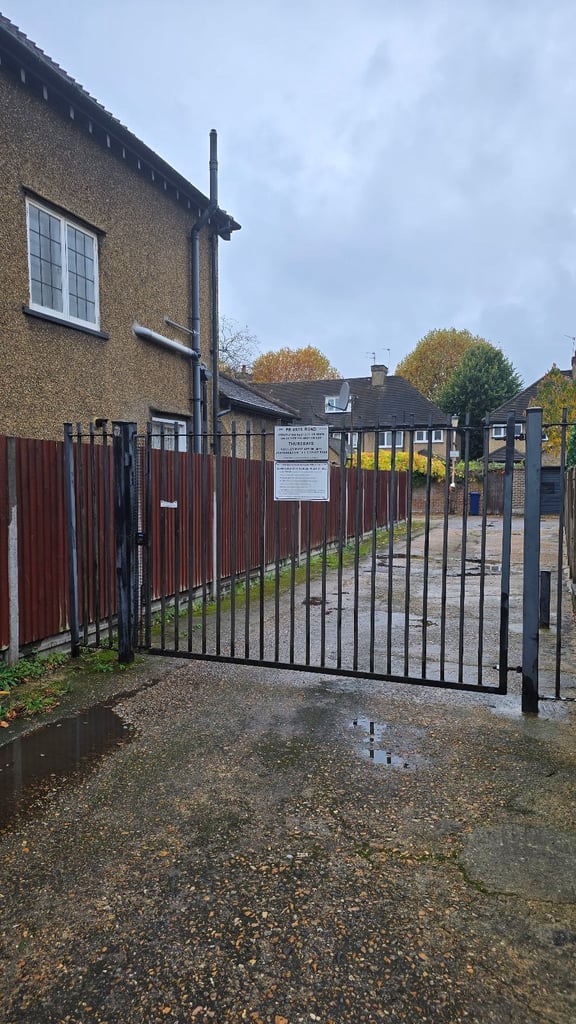 Secure Private Garage to Rent – Gated Estate in West Acton - Hanger Hill Garden Estate