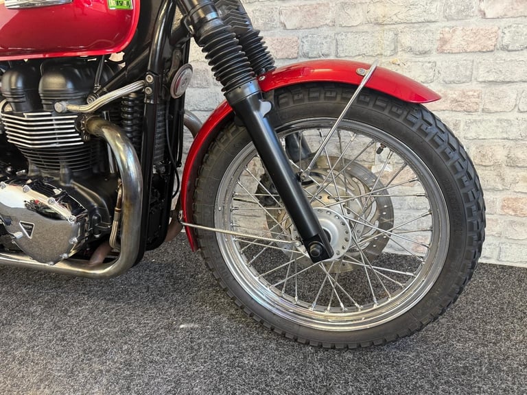 2013 Triumph Bonneville T100 - Red - 17k miles - Nice condition retro bike 