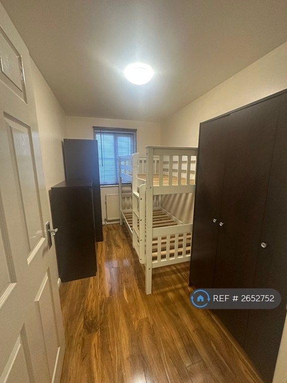2 bedroom flat in Royal Oak Street, London, RM8 (2 bed) (#2652752)