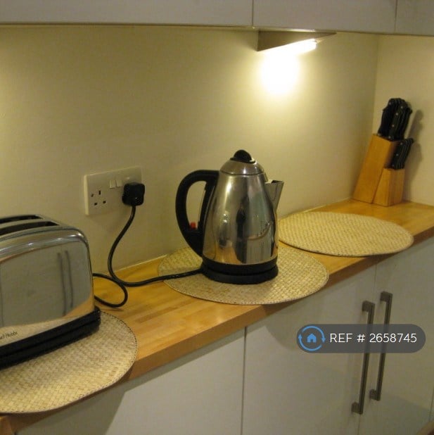 1 bedroom flat in Cross York Street, Leeds, LS2 (1 bed) (#2658745)