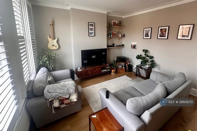 2 bedroom flat in Heathfield North, Twickenham, TW2 (2 bed) (#2660870)