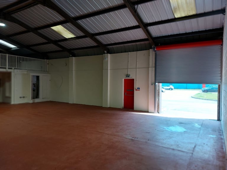 🚛 2,196 sq. ft. Distribution / Storage Unit – Highfield Industrial Estate, Near Pontrypridd!